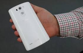 LG G3 Screen is larger inside and out ...
