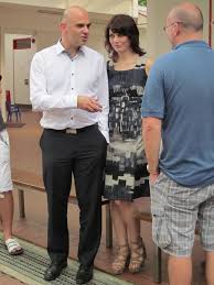 Eine frau forderte von bundesrat alain berset 100'000 franken, sonst würde sie private fotos und verfängliche dokumente veröffentlichen. Alain Berset Besucht Die Swiss School Unsere Zeit In Singapore