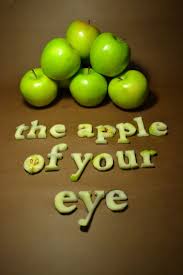 How to pronounce apple of my eye? Expression She Is The Apple Of My Eye