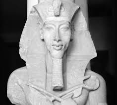 Nefertiti means the beautiful one is come. Biography Akhenaten