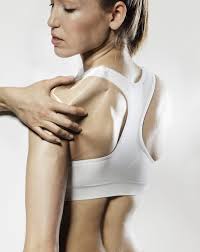 Pain in the middle or upper left side of the abdomen that may spread to the shoulder left shoulder pain that travels down the arm, with or without neck pain, is often related. Shoulder Pain 12 Reasons Your Shoulder Hurts Health Com