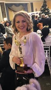 În studii și carieră să ai doar succese și realizări mărețe. Mirela Vaida A Fost PremiatÄ AsearÄ Acum E Cazul SÄ I DÄm Èi Soacrei Un Premiu