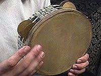 Terdapat beberapa jenis rebana di indonesia ini, maka rebana kasidah bebas bermain dimana saja dan dalam acara apa saja. Hukum Memainkan Alat Musik Rebana Rumaysho Com