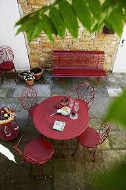 Collection Montmartre Fermob Mobilier De Jardin A Volutes En Metal Mobilier Jardin Deco Terrasse Exterieure Decoration Salon Rouge