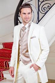 Chemise col cassé, plastron ou mousquetaire +600 modèles en ligne livrés en 48h. 19 Idees De Cavaliere Costume Marie Costume Homme Costume Mariage