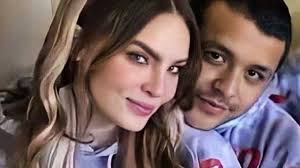 Christian nodal y belinda confirmaron su romance en agosto del 2020 cuando trabajaban en la voz méxico. Christian Nodal Habria Comprado Un Carisimo Anillo De Compromiso A Belinda Ibero Show