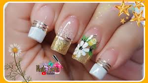 Otra gran colección de imágenes de uñas, en este caso, uñas doradas decoradas con colores como el blanco, rosa, vinotinto, negro, y rojo con mas de 80 diseños hermosos. Unas Decoradas En Dorado Con Frances Blanco Cintas Doradas Estamping Y Diseno A Mano Alzada Nail Youtube