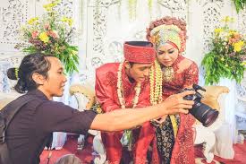 Akad nikah adik vicky shu ini berlangsung mewah dan meriah dengan mengusung nuansa tradisional palembang. 6 Derita Saat Jadi Fotografer Pernikahan Di Kampung Bungkul