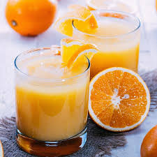 O suco de laranja é um ótimo remédio para pressão alta, pois é rico em vitamina c e potássio, importantes para a manutenção de uma pressão arterial saudável. Sucos Perdem Vitaminas De Forma Gradativa Apos O Preparo Veja Como Evitar 08 02 2021 Uol Vivabem