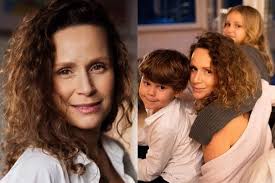 Widać było na nim ogromny brzuszek, za który trzymała się gwiazda. Monika Mrozowska W Intymnym Ujeciu Z Dziecmi Karmi Piersia Malego Lucjana A Obok Tuli Sie Starszy Syn Moje Chlopaki