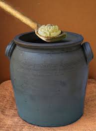Recette De Fromage Fort Fabrique Avec Des Restes De Vieux Fromages Secs Une Preparation Fromagere De Terroir De La Regio Fromage Fort Recette Fromage Recette