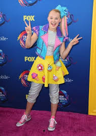 Even as a teen, she is way taller than the average woman in the united states. Jojo Siwa What To Know About The Youtube Star Dance Moms Alum