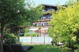 Hotel altachhof+apartments+annemarie*** ski and winter holidays saalbach salzburger land give your body time to relax in the heated outdoor pool with a view of the mountains. Ferienanlage Altachhof Saalbach Hinterglemm Aktualisierte Preise Fur 2021