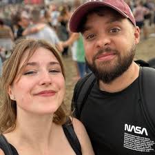 Le film culte que Léna Situations n'a toujours pas vu 🫣 Elle était dans La  BAQ pour présenter son second livre « Encore mieux ».