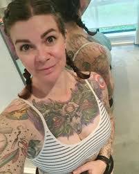 Kitty Summers's Instagram, Twitter & Facebook