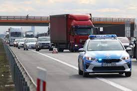 Wypadek na drodze ekspresowej s8 pomiędzy wrocławiem i oleśnicą. Q 2rg Zmtc2xpm