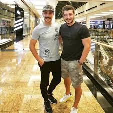 المهم ابتدات تحكي انها بتحب ولد كبير 26 سنه بالنادي وهو تركها وهي بتحبه قلتلها اللي يسيبك سبيه وهو الخسران. ØµÙˆØ± Ø¨Ø§Ø³Ù„ Ø§Ù„Ø®ÙŠØ§Ø· ÙÙŠ Ø­ÙÙ„ Ø²ÙØ§Ù Ø´Ù‚ÙŠÙ‚Ø© Ù…Ø´Ø§Ù‡ÙŠØ±