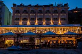 Il centro commerciale le terrazze con una gla pari a 38.500 m2, si trova a la spezia, una delle… il centro commerciale le terrazze offre ai suoi clienti alcuni servizi gratuiti per rendere più piacevole la loro permanenza. Hotel Alassio 4 Stelle Fronte Mare Hotel Regina Alassio