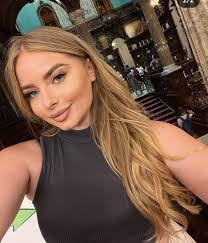 Brooke Batts's Instagram, Twitter & Facebook