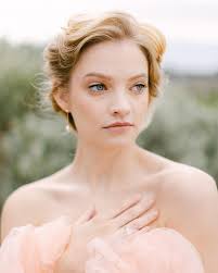 Summer is slipping away and all I want to do is create more art and less  content. Still in love with these from my day with @artistsbysherrielong  ⠀⠀⠀⠀⠀⠀⠀⠀⠀ Photography; @meg_ Hair and