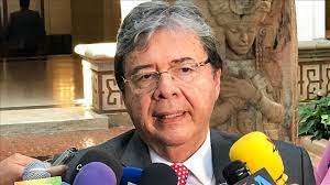 Carlos holmes trujillo, actual canciller de la república, fue designado por el presidente como nuevo ministro de defensa, en remplazo de guillermo botero, quien renunció la semana pasada, luego del debate de moción de censura que se adelantó en su contra. Murio Por Covid 19 El Ministro De Defensa De Colombia Carlos Holmes Trujillo