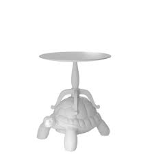 Si les positions des deux tortues coïncident, l'orientation n'est pas modifiée. Table Basse Tortue Qeeboo