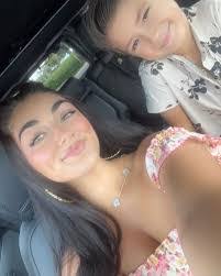 Jackie Dee's Instagram, Twitter & Facebook