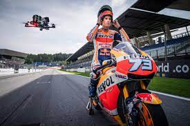 Btsport streams, english, spanish and more. Duell Um Den Spielberg Renn Drohne Vs Motogp Bike Motorradreporter