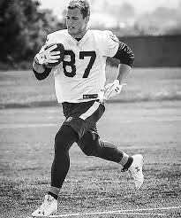Colton Underwood Oakland Raiders Tight End From Quarterbacks And Wide Receivers To Corner Backs And Lineb Nfl Football Players Football Players Nfl Players