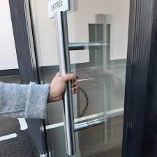 Ma porte à moi, retrouvez toute notre gamme de boutons et de barres de tirage pour votre porte d'entrée. Poignee Baton De Marechal En Inox Simple Ou Double 40 Ou 60 Cm