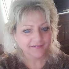 What are easy hikes and scenic routes in Gatlinburg for families with kids  and older adults?