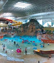 9 Indoor Water Parks Near Chicago Indoor Waterpark Water Park Spring Weekend Getaway