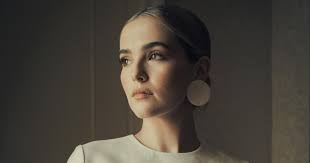 Zoey Deutch Is a Deceptively Saccharine Teenage Nightmare in Flower