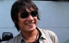 Korus andai hari esok langit akan runtuh tabahlah menjunjung bersamaku andai hari esok dunia gelora takkan ku gemuruh selagi ku ada kamu. Chord Gitar Dan Lirik Lagu Kehilangan Firman Sejujurnya Ku Tak Bisa Hidup Tanpa Ada Kamu Aku Gila Tribunnews Com Mobile
