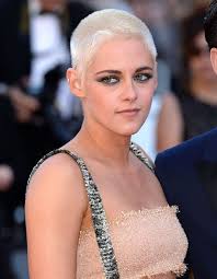 Jul 02, 2021 · parmi les coupes courtes tendance du moment, on retrouve le mulet qui convient aussi bien aux cheveux lisses qu'ondulés. Cheveux Rases 10 Femmes Celebres Qui Ont Ose Elle