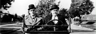 Quand l'un y va, l'autre le par ailleurs, le duo laurel et hardy aurait du être un trio, l'idée de départ étant de leur adjoindre james finlayson, un moustachu que les fans de. Laurel Et Hardy Amuseurs Eternels Le Temps