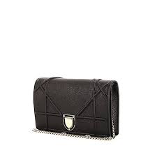 Sac Bandouliere Dior Diorama 341612 Collector Square Sur chaque sac, des éléments évoquent immédiatement la maison dior. sac bandouliere dior diorama 341612
