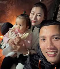 Naturalized striker Nguyen Xuan Son, Vietnamese teammates celebrate Tet  with loved ones
