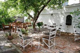 E un loc prietenos și cu copiii și cu animalele de companie, așa că poți veni aici cu toată familia, atunci când nu ieși aici cu. 5 Locuri Cozy Cool In Care SÄ IeÈi Cu Prietenii In BucureÈti