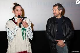 Film review trailer film written by guillaume canet and rodolphe lauga (who previously paired up for rock'n roll), the story kicks off seven years after the events of little white lies. Marion Cotillard Et Son Compagnon Guillaume Canet Lors De L Avant Premiere Du Film Nous Finirons Ensemble Au Cinema Ugc Brouckere A Bruxelles Belgique Le 23 A Purepeople