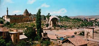 Anadolu türklerinin yaptığı ilk mimari eserler camiiler olmuştur. Konya Nin Selcuklu Donemi Mimari Mirasi Ve Gunumuzdeki Durumu Ile Ilgili Notlar Arkitera