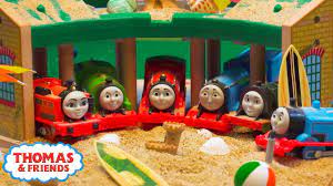 Thomas dan teman kereta mainan percy kecelakaan akan terjadi. Kereta Thomas Friends Serial Stories And Stunts Pesta Pantai Tim Uap Youtube