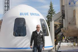 Na wysokość 100 kilometrów wyniesie ich rakieta wielokrotnego użytku new shepard produkcji blue origin , firmy przemysłu kosmicznego założonej przez samego jeffa bezosa. Blue Origin Pierwszy Komercyjny Lot W Kosmos 20 Lipca 2021 Uep Blog