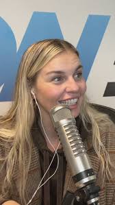 Are you a Dani Austin or Amanda Stanton kind of mom? #mopadjacent