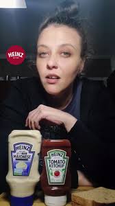 Desafio lançado! E ai, quem ou o que é a sua #DuplaPerfeita ? Compartilhe  com @heinz brasil, usando a hashtag! E não se esqueçam: ketchup e maionese  #TemQueSerHeinz *publi