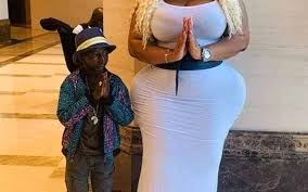La bimbo ivoirienne eudoxie yao et l'artiste guinéen grand p n'ont pas encore fini de faire parler d'eux sur la toile. Guinee Grand P Et Eudoxie Yao Le Mariage Est Pour Tres Bientot