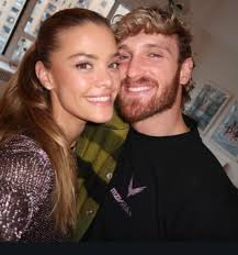 Logan Paul dan Nina Agdal Umumkan Kehamilan Anak Pertama