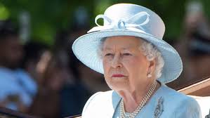 Queen elizabeth ii bowed to diana (princess of wales)'s coffin at her funeral. Queen Elizabeth Ii S Rare Gesture At Princess Di S Funeral Shocked Many