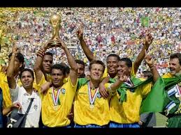 Jogando um futebol burocrático, porém consistente em seu sistema de marcação e obediência tática, a seleção canarinho tinha na dupla de ataque bebeto e romário sua. Copa Do Mundo 1994 Campanha Do Brasil Narracao De Luciano Do Valle Youtube
