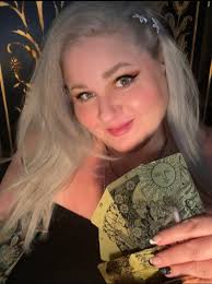 Perfect Day for a Tarot Reading Come see me today 🌛🌚🌜